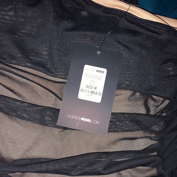 Fashion nova Dress - Picture 7 of 7